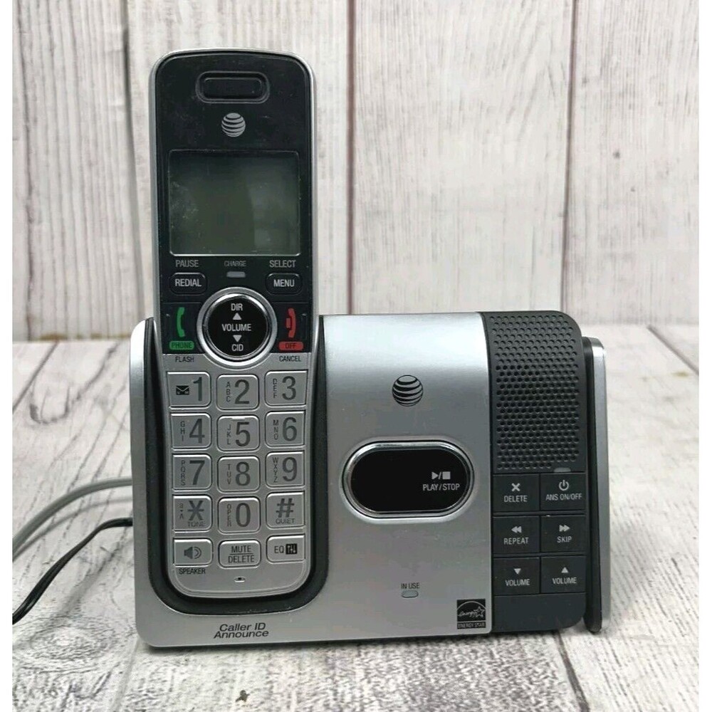 AT&T CL82214 Cordless Phone - Answering Machine + Charging Base CL82314 Handset